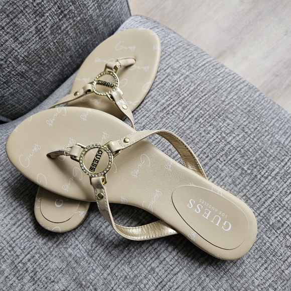 🎀 NWOT Guess Bling Flip-Flop Sandals.  Color: Tan/ Size:8 ✨️ - Picture 2 of 6